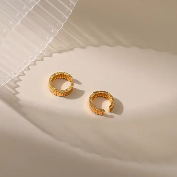 Retro Simple Style C Shape Copper Plating Inlay Zircon Ear Cuffs 1 Pair