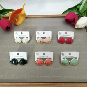 Shell-shaped Oil Drop Earrings Random Color / 18k