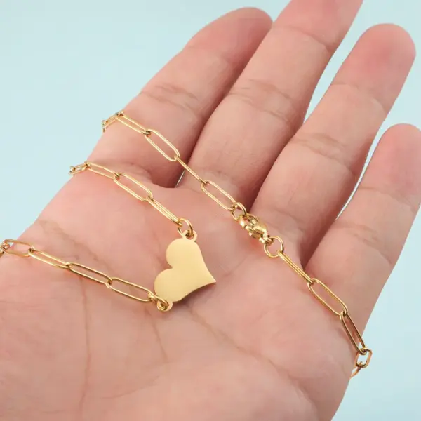 Wholesale PVD Coated Real Gold Plated Customization Laser Engraving Heart Shape 304 Stainless Steel Simple Style Waterproof Non Tarnish Pendant Necklace