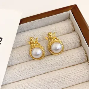 33# Silver Needle-Pearl-Portrait