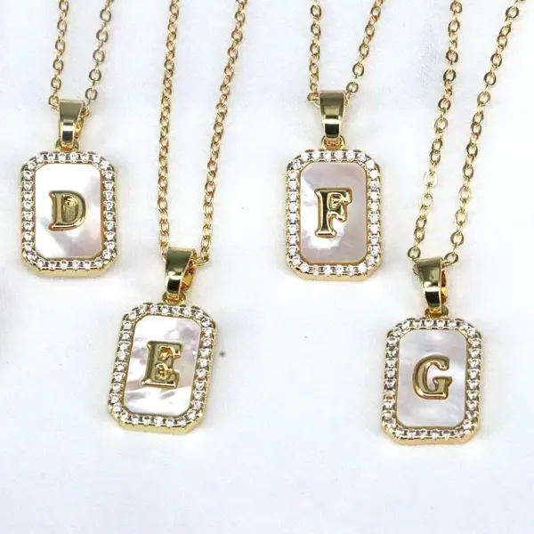 Wholesale Copper 18K Gold Plated Simple Style Classic Style Plating Inlay Letter Shell Pendant Necklace