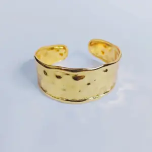 Gold / Average Size / Textured Bracelet
