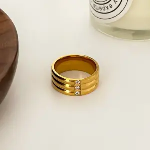 Gold / No. 7 / Thick Ring