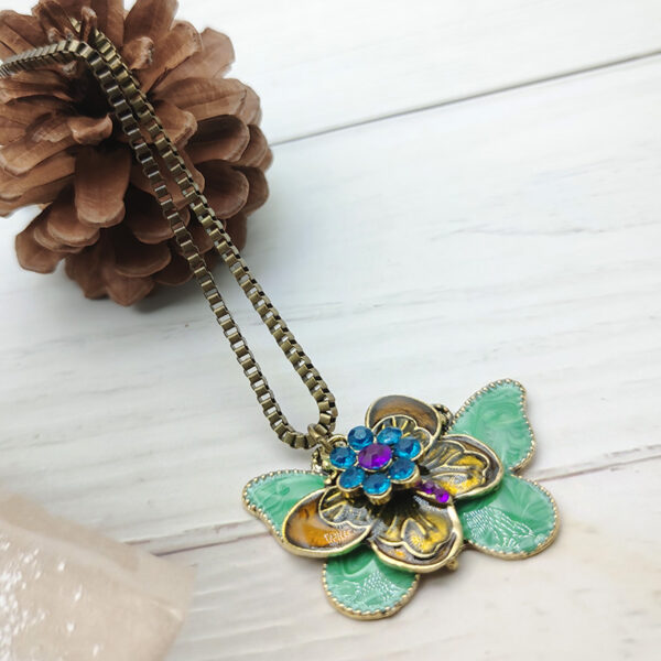 Wholesale European and American retro color painting oil accessories butterfly necklace female temperament online popular all-match ethnic style jewelry