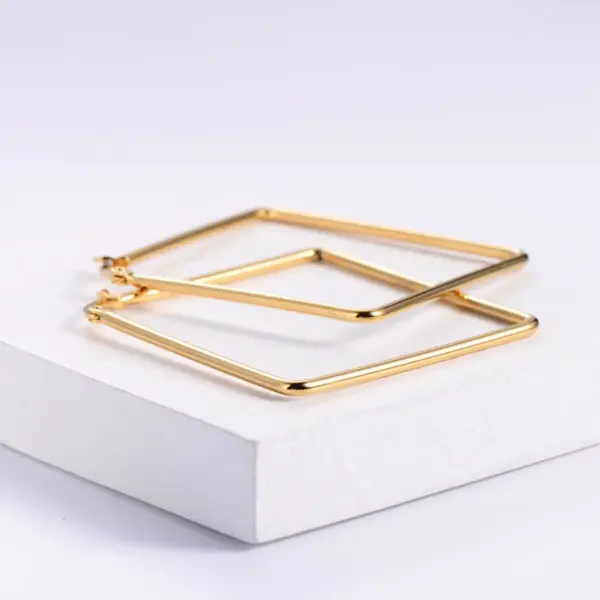 Wholesale Simple Style Crown Plating Stainless Steel No Inlaid 18K Gold Plated Earrings