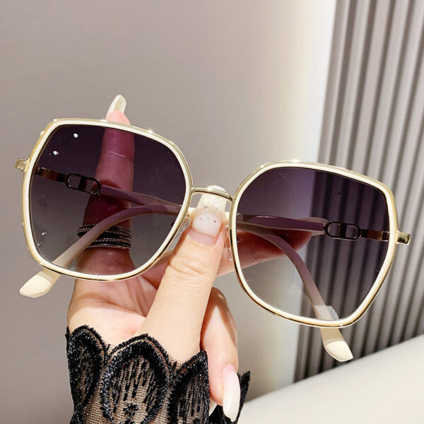 Wholesale 2025 New Style Sunglasses for Women, High-End, Face-Showing, Small Anti-Uv Women's Sunglasses, Trendy Driving Sunshade Glasses