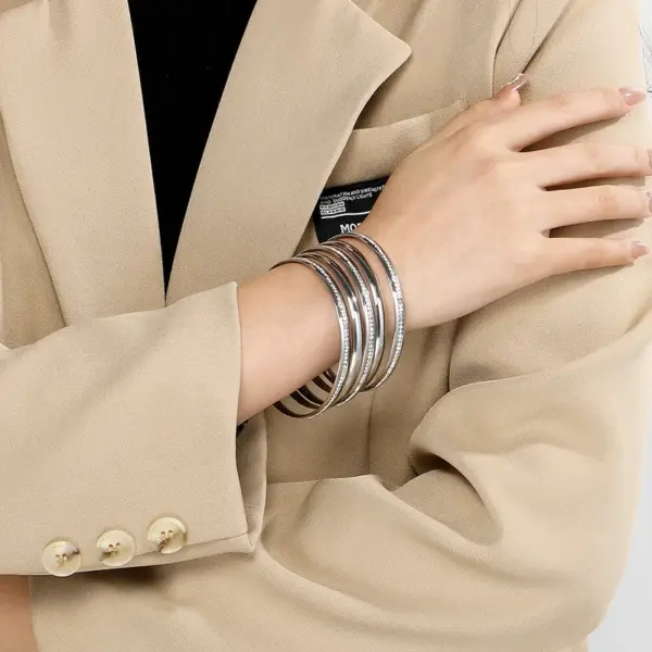 Wholesale PVD Coated 18K Gold Plated Circle 304 Stainless Steel Simple Style Waterproof Non Tarnish 304 Stainless Steel Bangle