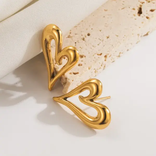 Wholesale 1 Pair Basic Sweet Commute Heart Shape Plating 304 Stainless Steel 18K Gold Plated Ear Studs