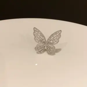 Z0006 Butterfly Silver / Adjustable Opening