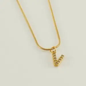 Gold Letter V / 18K
