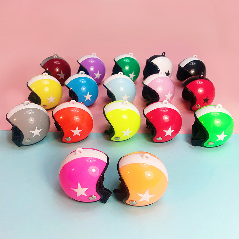 Wholesale Five-inted star pattern small helmet car key chain motorcycle hat shape student lage pendant doll machine jewelry