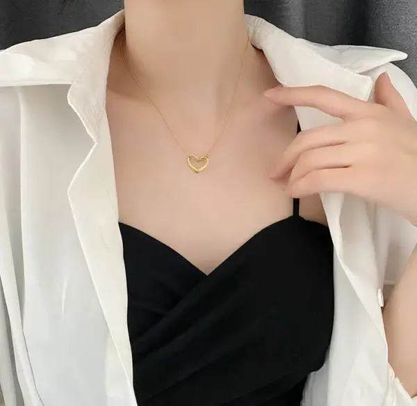 Wholesale 304 Stainless Steel Heart Shape PVD Coated 18K Real Gold Plated Fashion Waterproof Non Tarnish Inlaid Gold Gold Pendant Necklace