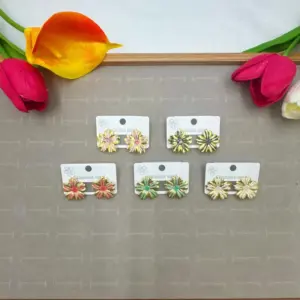 Daisy-shaped Oil Drop Earrings Random Color / 18k