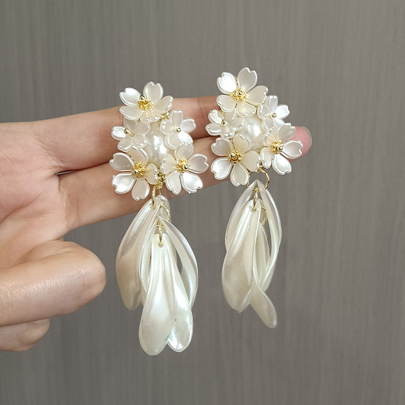 Wholesale Ser Fairy French Flower Exaerated Earrings Niche Design High-grade Long Tassel Earrings Bridal Earrings Women