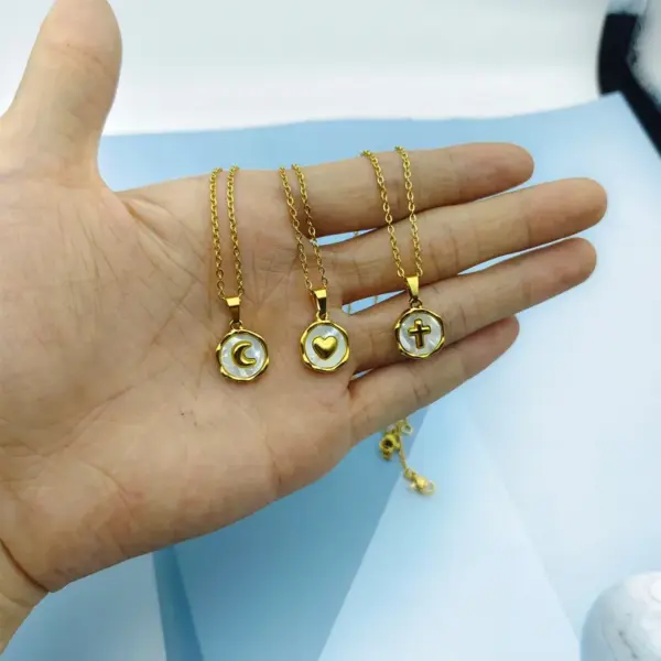 Stainless Steel Moon Heart Shape Electroplating Shell 18K Gold Plated Casual Elegant Indentation Plating Inlay Gold Pendant Necklace
