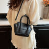 oly-ba64c9aebb59f8d05052e6c8b55bb05f Wholesale Handbag Niche Design Internet Celebrity Shoulder Bag