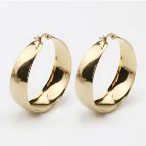 Middle Face Width Golden 30mm Pair
