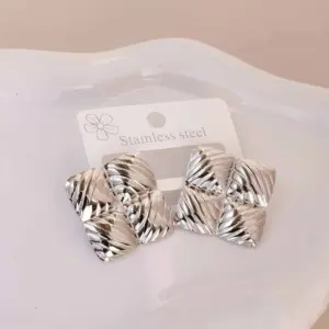 Steel Color Earrings 028 / 18k