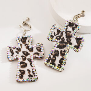 U3802-b-off-white ear clip