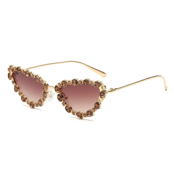 Wholesale New European and American Cat-Eye Glasses, Oversized Rhinestone Sunglasses, Dark Style Retro Diamond Metal Exaggerated Sunglasses Cross-Border