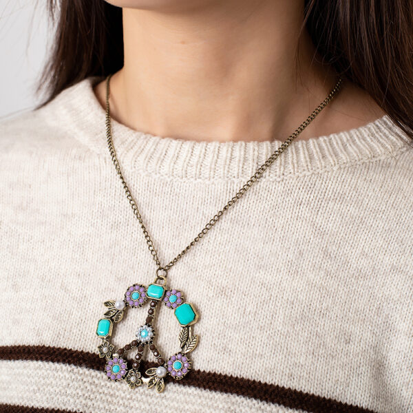 Wholesale Aliexpress Hot Selling Necklace Retro Personalized Jewelry Inlaid with Pearls Lucky Style Anti-War Flower Necklace