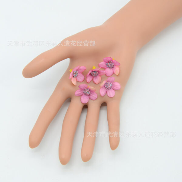 Wholesale Artificial Flower Mini Daisy Flowers Cute Little Wild Chrysanthemum Head DIY Garland Hat Accessories Various Scene Arrangements