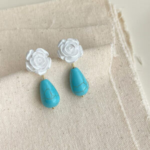 Synthetic turquoise rose