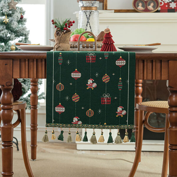 Wholesale Christmas floral woven table runner with pendant