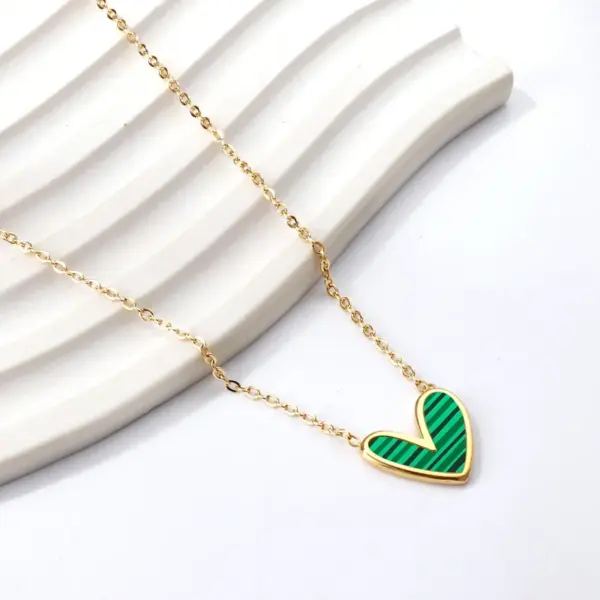 Wholesale Heart Shape Stainless Steel Titanium Steel Sweet Necklace