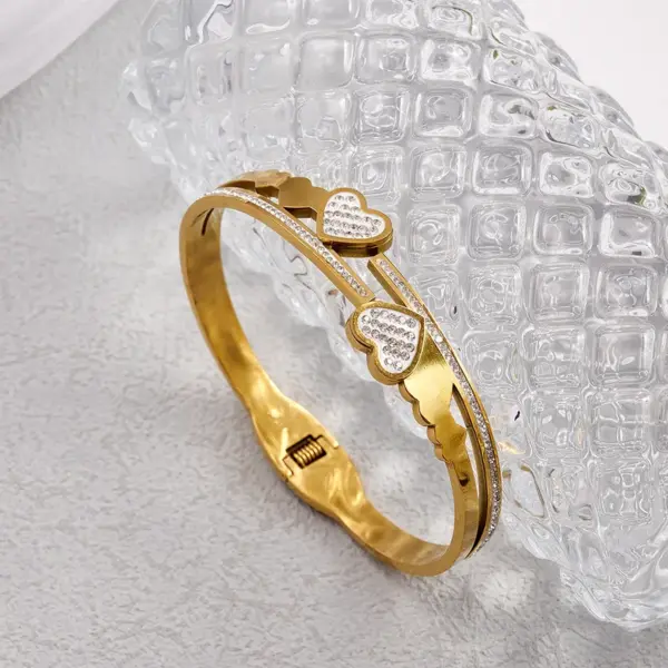 Wholesale Fashionable 304 Stainless Steel Bracelet With Vacuum Plating Inner Oven Process Imitation Pearl Flower Heart Butterfly Openable Design