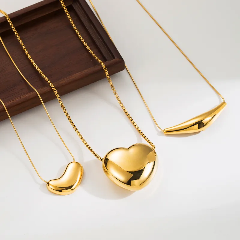 Wholesale Jewelry Simple Style Geometric Round Heart Shape 304 Stainless Steel 18K Gold Plated Plating Stainless Steel Necklaces