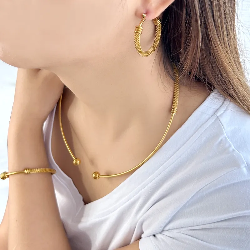 Wholesale PVD Coated 18K Gold Real Gold Plated Circle 303 Stainless Steel 304 Stainless Steel Simple Style Waterproof Non Tarnish 304 Stainless Steel Choker