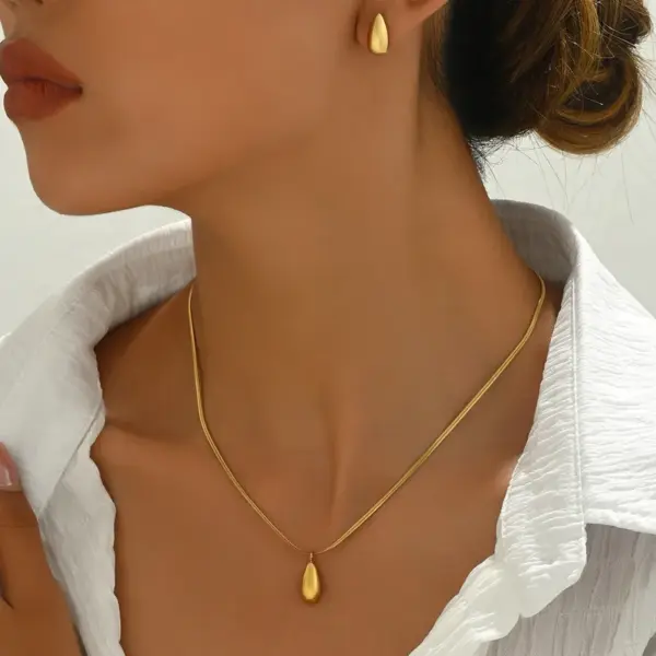 PVD Coated Real Gold Plated 14K Gold Geometric 304 Stainless Steel Elegant Retro Simple Style Waterproof Non Tarnish Earrings Necklace