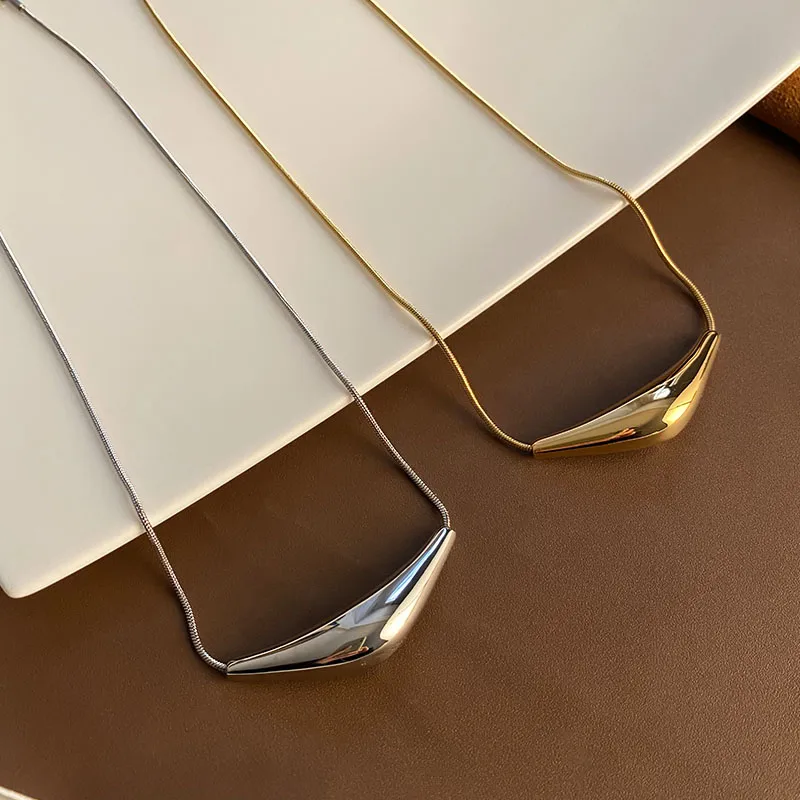 Wholesale 304 Stainless Steel Titanium Steel Solid Color Vacuum Plating Titanium Steel Real Gold Plated Hip-Hop Waterproof Non Tarnish Asymmetrical Gold Silver Pendant Necklace