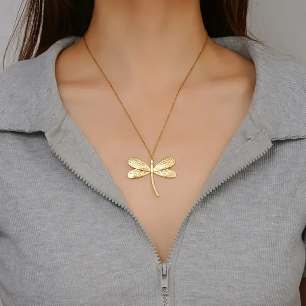 Wholesale 304 Stainless Steel Dragonfly Electroplated Golden Plated Vintage Style Commute Waterproof Non Tarnish Plating Cable Chain Pendant Necklace