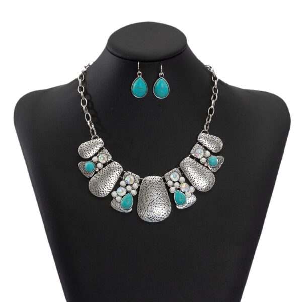 Wholesale Cross-Border Hot Selling Bohemian Retro Fashion Exquisite Exaggerated Turquoise Pearl Colored Diamond Necklace Jewelry Set