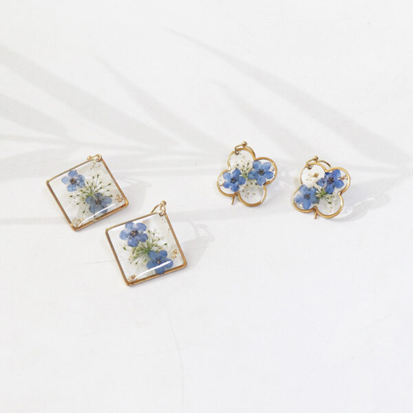 Wholesale Aiwei popular lace flower forget-me-not earrings stainless steel fashion eternal flower drop glue real flower earrings elegant simple