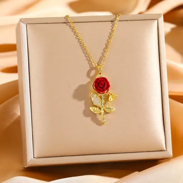 Wholesale Titanium Steel Rose Flower Full Drill Luxury Necklace Women's Versatile Clavicle Chain Bohemian Style Elegant Craftsmanship