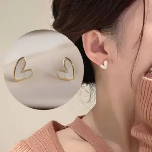 [7695] White Love Heart Stud Earrings Pairs