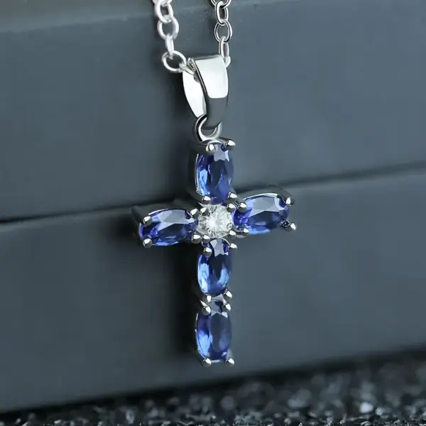 Wholesale Fashion Simple Copper Inlaid Blue Oval Zircon Cross Pendant Necklace