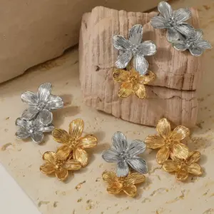 Wholesale PVD Coated Real Gold Plated 16K Gold White Gold Plated Gold Plating Flower 304 Stainless Steel Sweet Waterproof Non Tarnish Drop Earrings