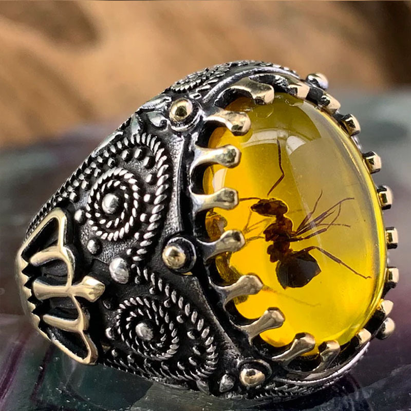 Wholesale Yansheng cross-border new sply european and american personality retro two-color men's ring foreign trade yellow amber ant ring