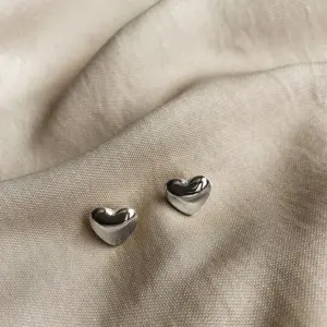 A7269-Peach Heart Stud Earring Steel Color