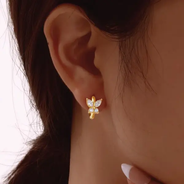 201 Stainless Steel Heart Shape Flower PVD Coated Zircon Real Gold Plated 18K Gold Basic Simple Style Waterproof Non Tarnish Earrings