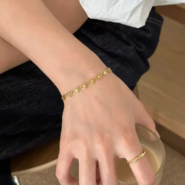 Wholesale Ion Plating (IP) 18K Gold Plated Heart Shape 304 Stainless Steel Princess Sweet Simple Style Waterproof Non Tarnish Bracelets Necklace