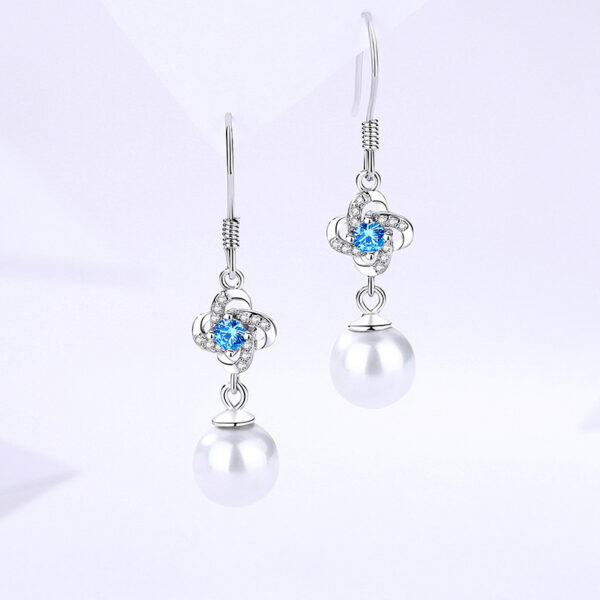 Wholesale Damila S999 Sterling Silver Four-Leaf Clover Earrings for Women, Fashionable Accessible Luxury Round Bead Earrings, Elegant and Versatile Mother's Day Gift