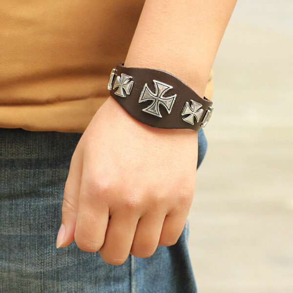 Wholesale Ancient Roman Cross Rivet Punk Style Cowhide Bracelet