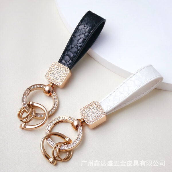 Wholesale Fashion texture car keychain girl accessories light luxury simple key buckle diamond spring ring small gift