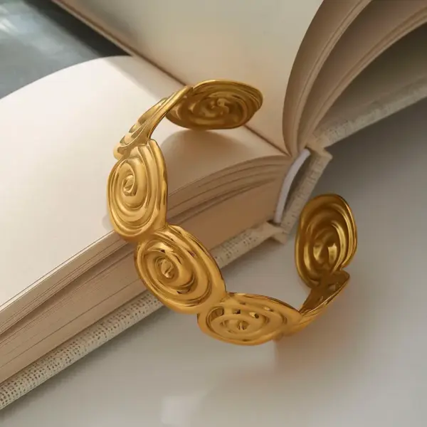 PVD Coated Real Gold Plated Solid Color 316 Stainless Steel Vacation Simple Style Waterproof Non Tarnish 316 Stainless Steel Bangle