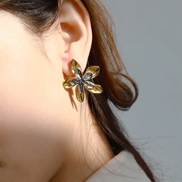 Wholesale Real Gold Plated 316 Stainless Steel PVD Coated Flower Waterproof Non Tarnish Casual Modern Style Commute Ear Studs For Women's